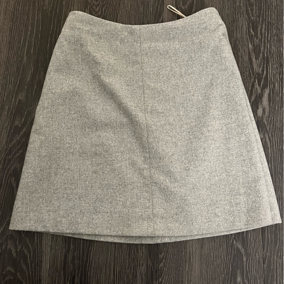 ARITZIA SKIRT - Picture 4 of 4